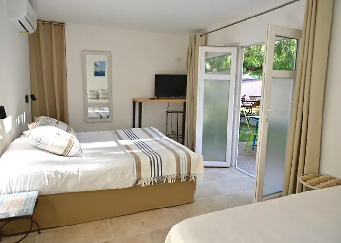 La Petite Boheme Hotel 3*