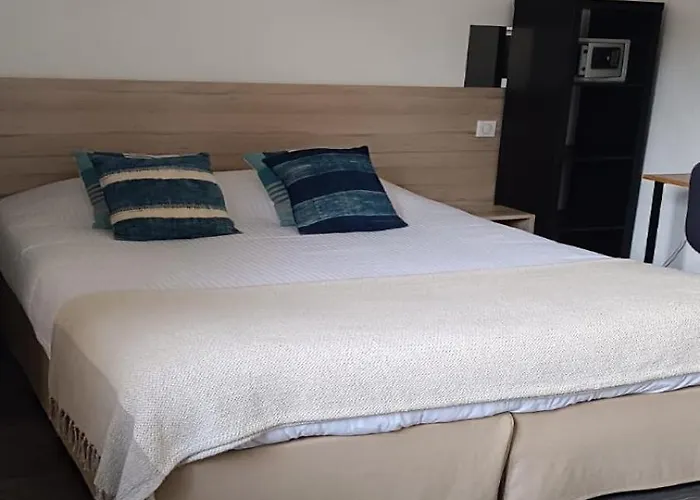 La Petite Boheme Hotel 3*